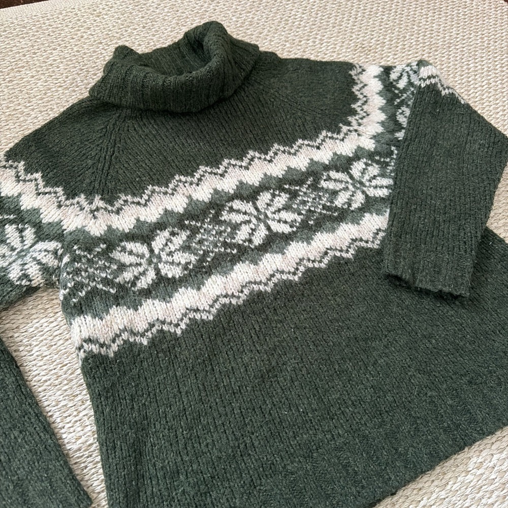 Women's Wool Blend Green Fair Isle Snowflake Roll Neck Sweater. Country Cottage
